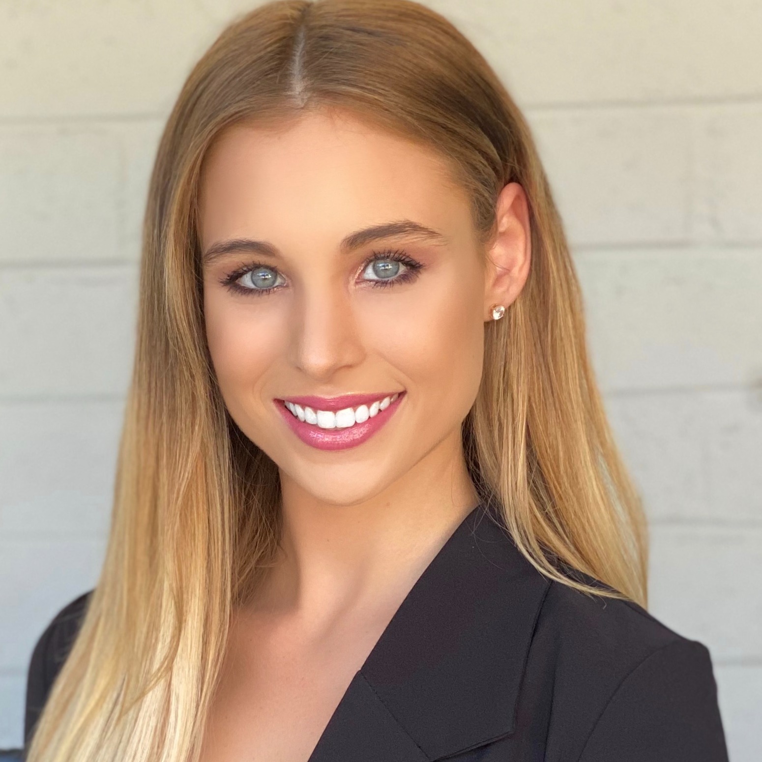 Headshot of Miriah Schneider