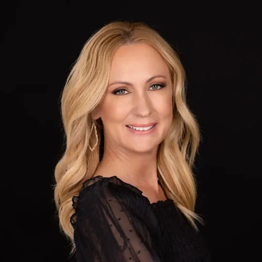 Larissa Saxby, Agent in  - Compass