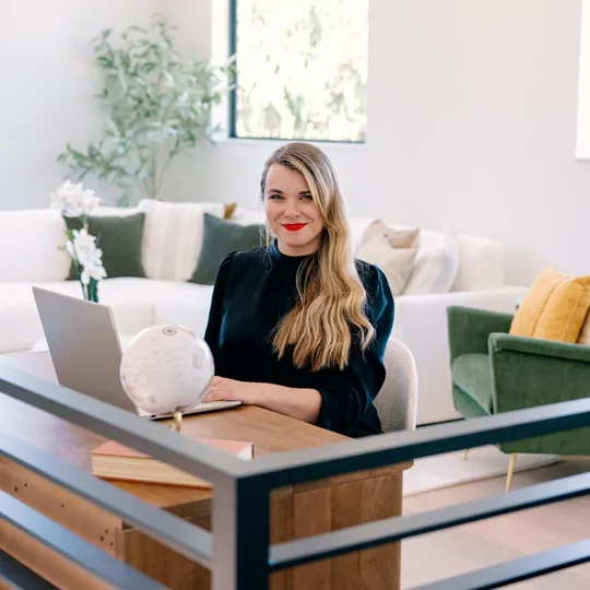 Irina Osuji, Agent in  - Compass