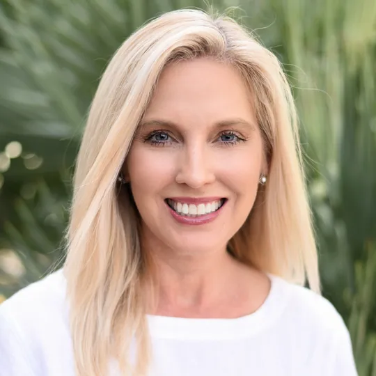 Laura Varga, Agent in  - Compass