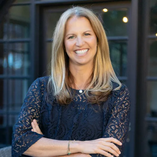 Jessica Miller, Agent in  - Compass