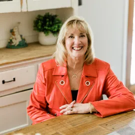 Suzanne Hoover, Agent in  - Compass