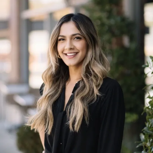 Elnaz Sajadieh, Agent in  - Compass