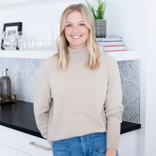 Erin Schroeder, Agent in  - Compass