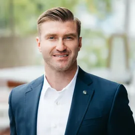 Jake Gordon, Agent in  - Compass