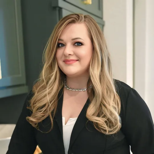 Lauren Rohr, Agent in  - Compass