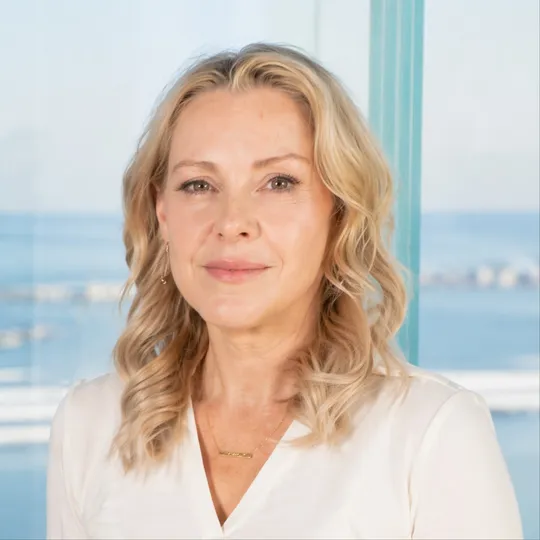 Vanessa Walker, Agent in  - Compass