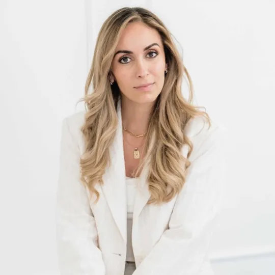 Cristina Perez, Agent in  - Compass