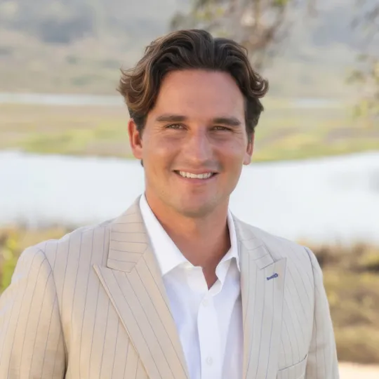 Izaac Urias, Agent in  - Compass