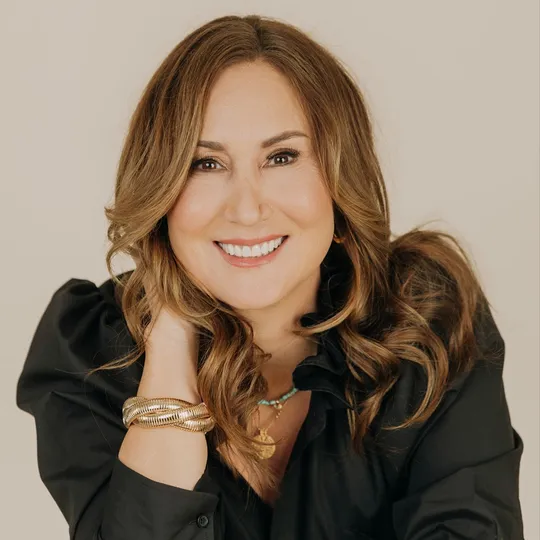 Angelique Lyle, Agent in  - Compass