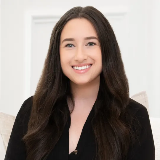 Ariana Berson, Agent in  - Compass