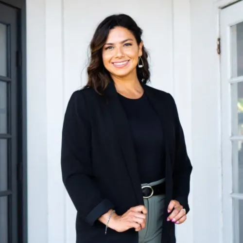 Gabriela Santiago, Agent in  - Compass