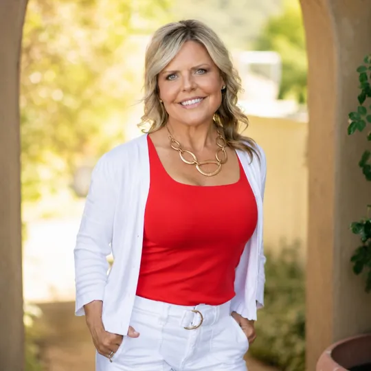 Sarah Carlson, Agent in  - Compass