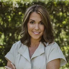Christina Daw, Agent in  - Compass