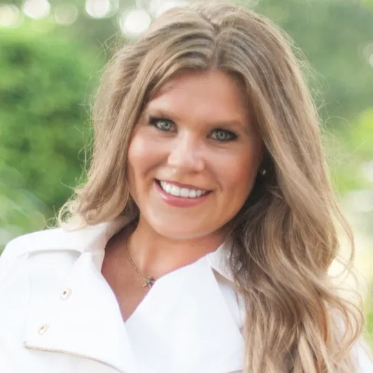 Laci Labry, Agent in  - Compass