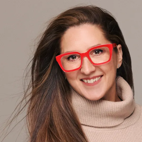 Stefanie Krzyzamiak, Agent in  - Compass