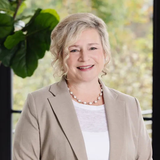 Lisa Daggett, Agent in  - Compass