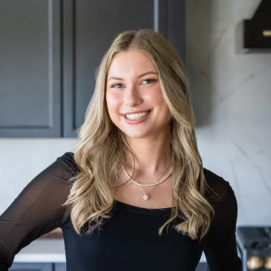 Hailee Hedstrom, Agent in  - Compass