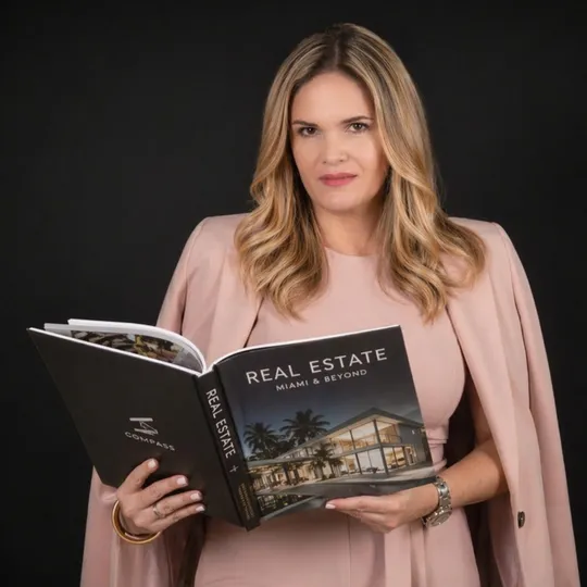 Karina Rivero, Agent in  - Compass