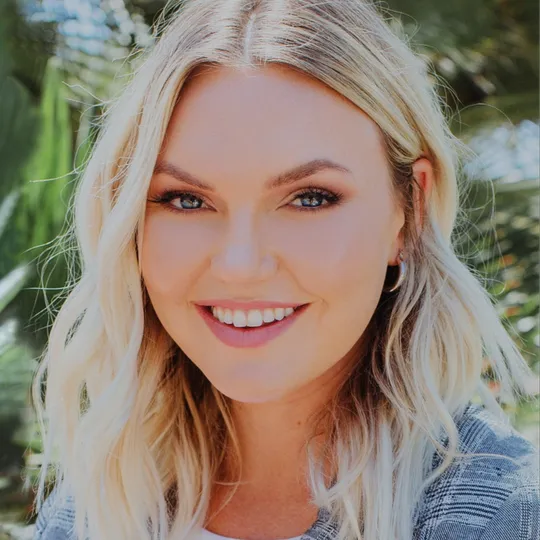 Cara Steele, Agent in  - Compass