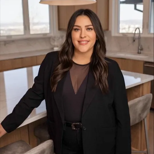 Cara Murphy, Agent in  - Compass