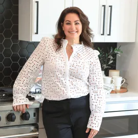 Lisa Burdyn, Agent in  - Compass