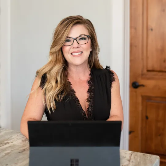 Jessica McCreary, Agent in  - Compass