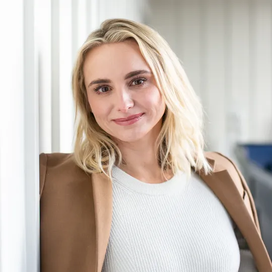 Courtney Hasson, Agent in  - Compass