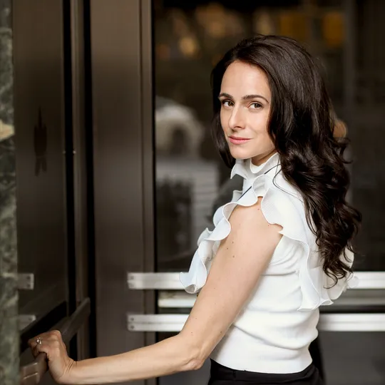 Samantha Behringer, Agent in  - Compass