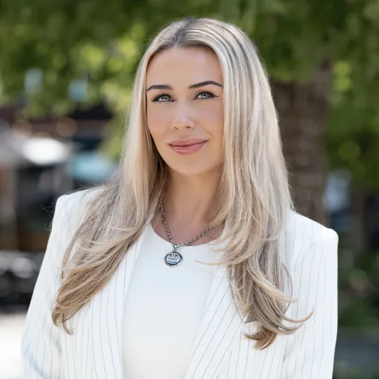 Janelle Kaufman, Agent in  - Compass