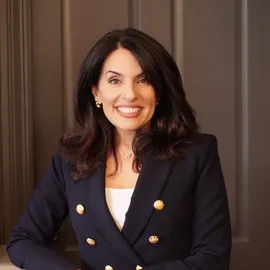 Vicky Costantini, Agent in  - Compass