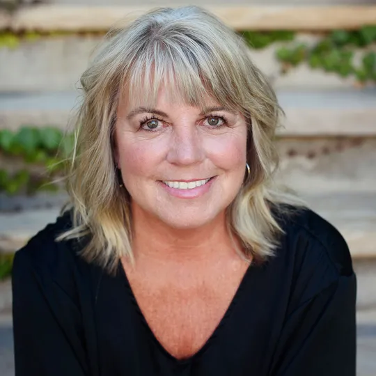 Christine Miller, Agent in  - Compass