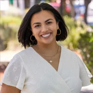 Tiana Silveira, Agent in  - Compass