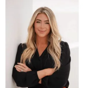 Lauren Perrin, Agent in  - Compass