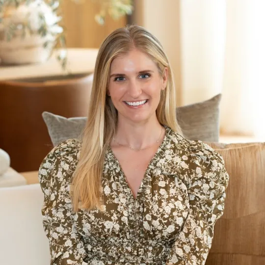 Anna-Louisa Yon, Agent in  - Compass