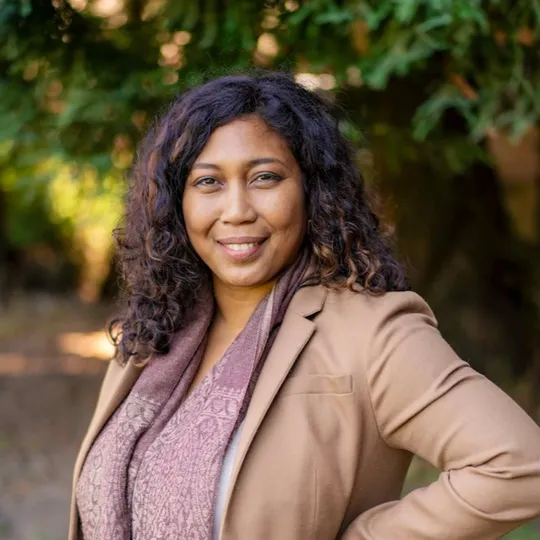 Moya Robinson, Agent in  - Compass