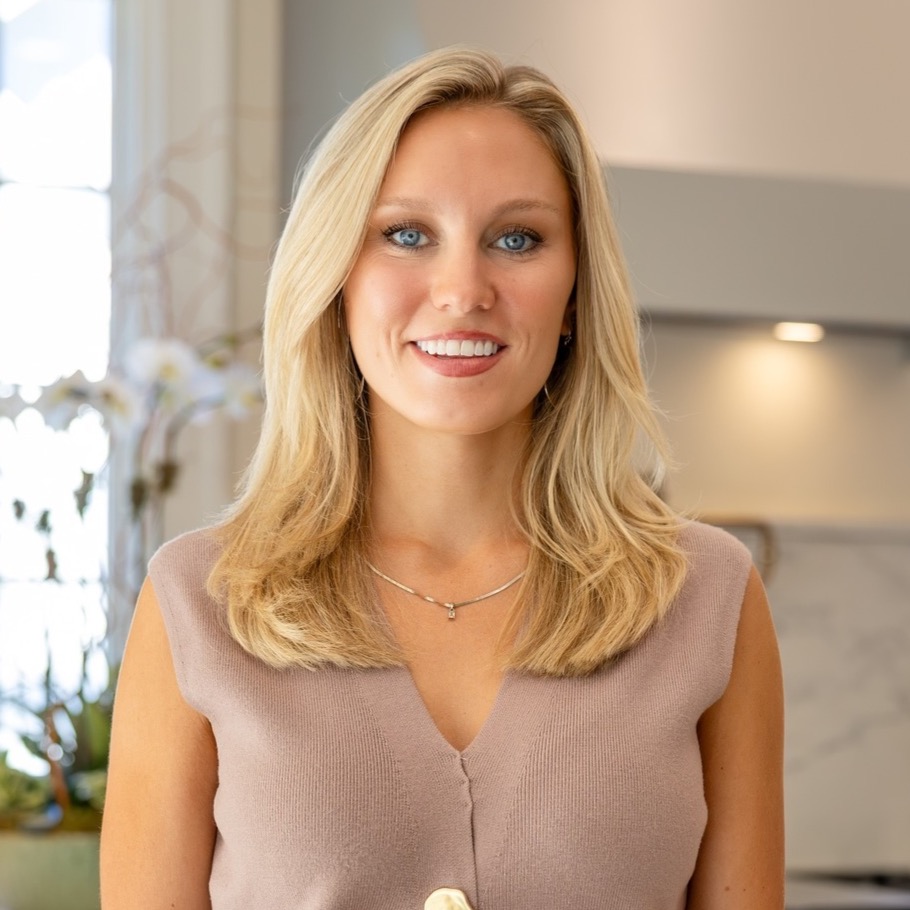 Headshot of Carly Davis