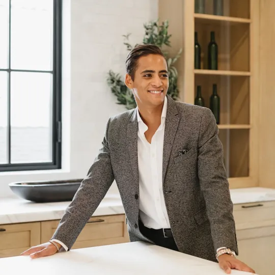 Jordan Bridges, Agent in  - Compass