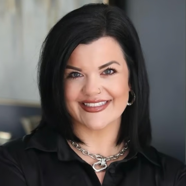 Headshot of Amanda Salvatore