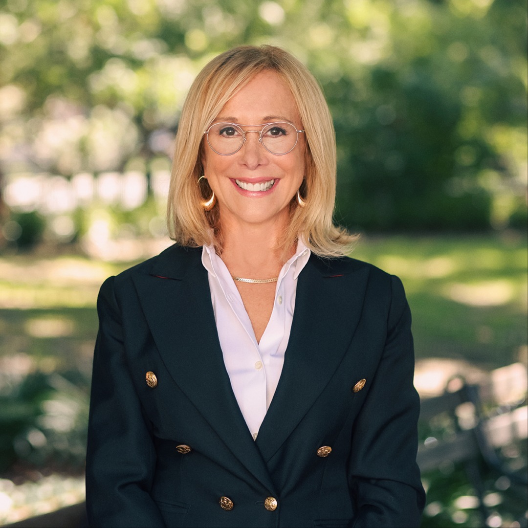 Headshot of Carolyn Fox