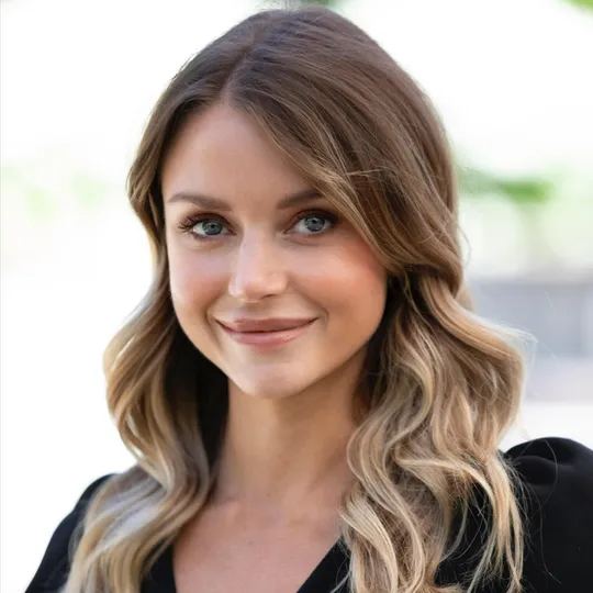 Julianne Colbert, Agent in  - Compass