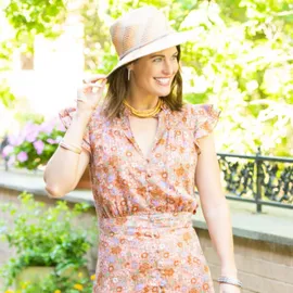 Courtney Robertson, Agent in  - Compass