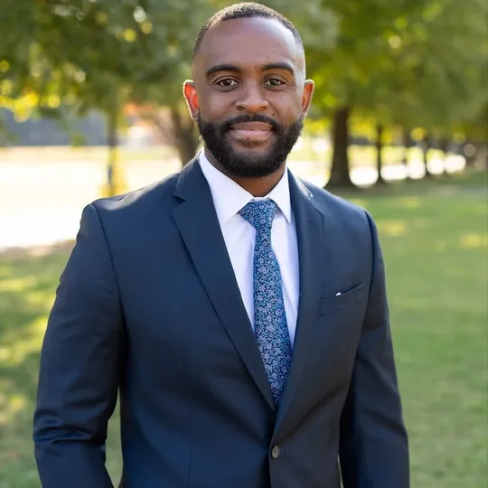 Kenneth Dennis, Agent in  - Compass