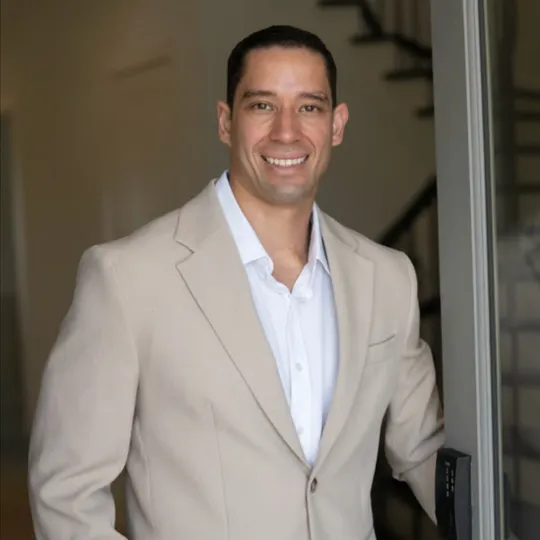 Steve Enriquez, Agent in  - Compass