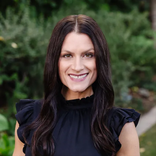 Maggie Dee, Agent in  - Compass