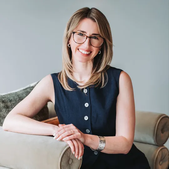 Stephanie Hildebrand, Agent in  - Compass