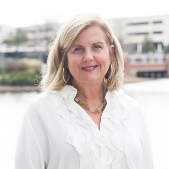 Julia Harmon, Agent in  - Compass