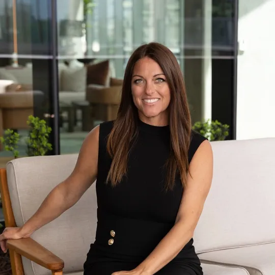 Natalie Meyers, Agent in  - Compass