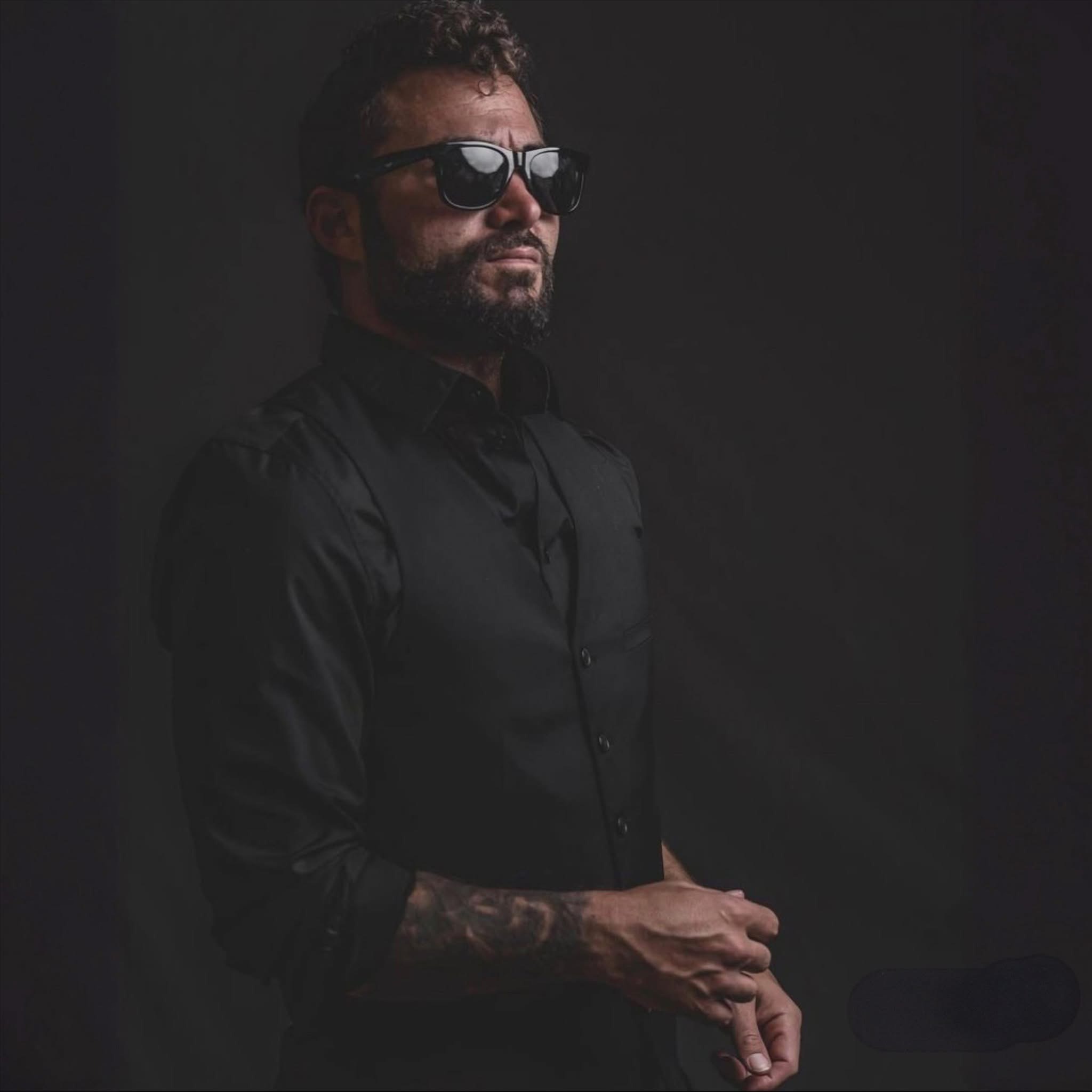 Headshot of Derek DeSantis