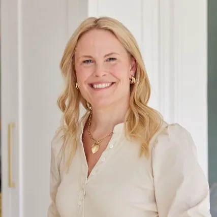 Jennifer Farnum, Agent in  - Compass